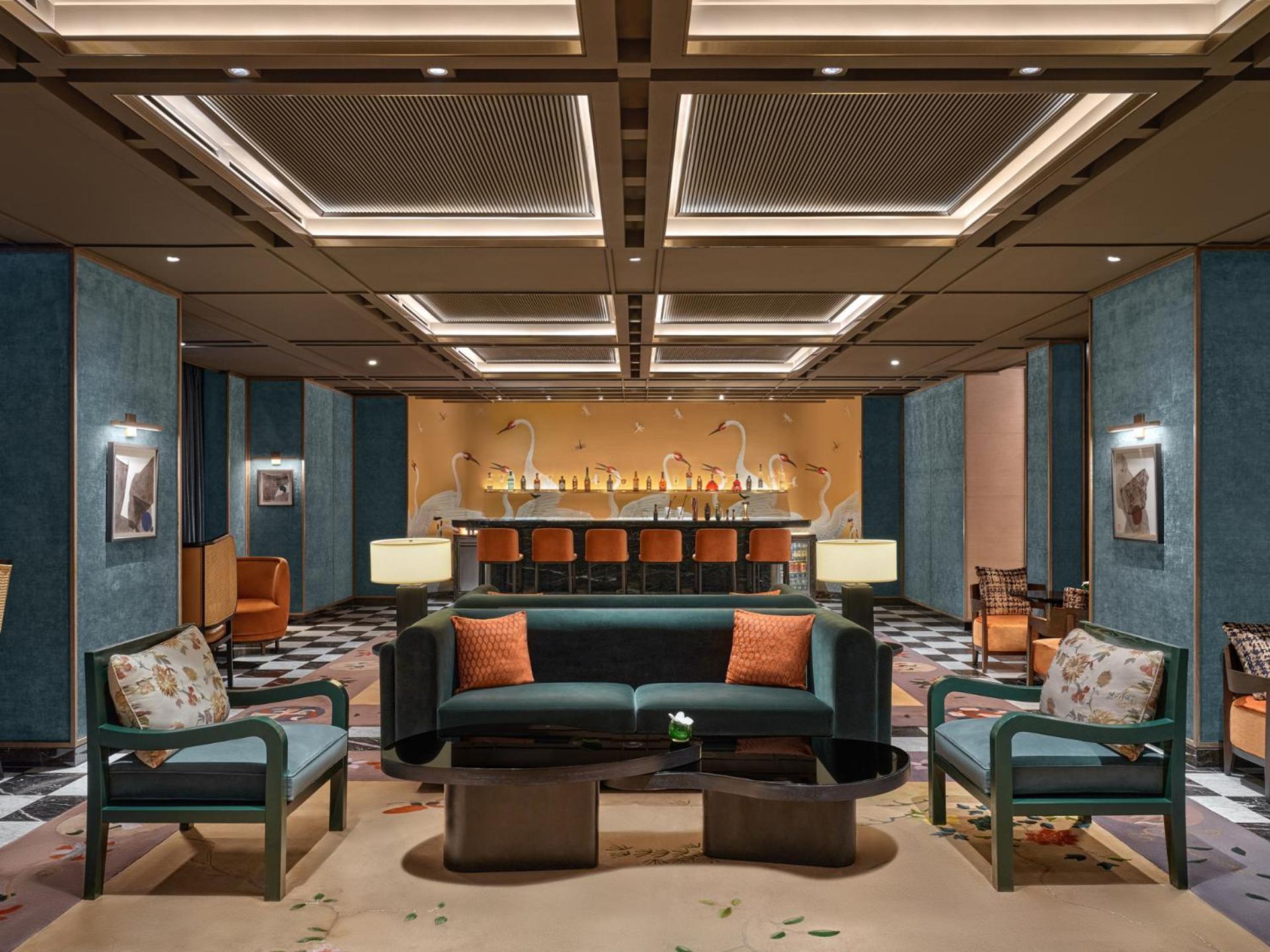 Conrad Urumqi Luaran gambar