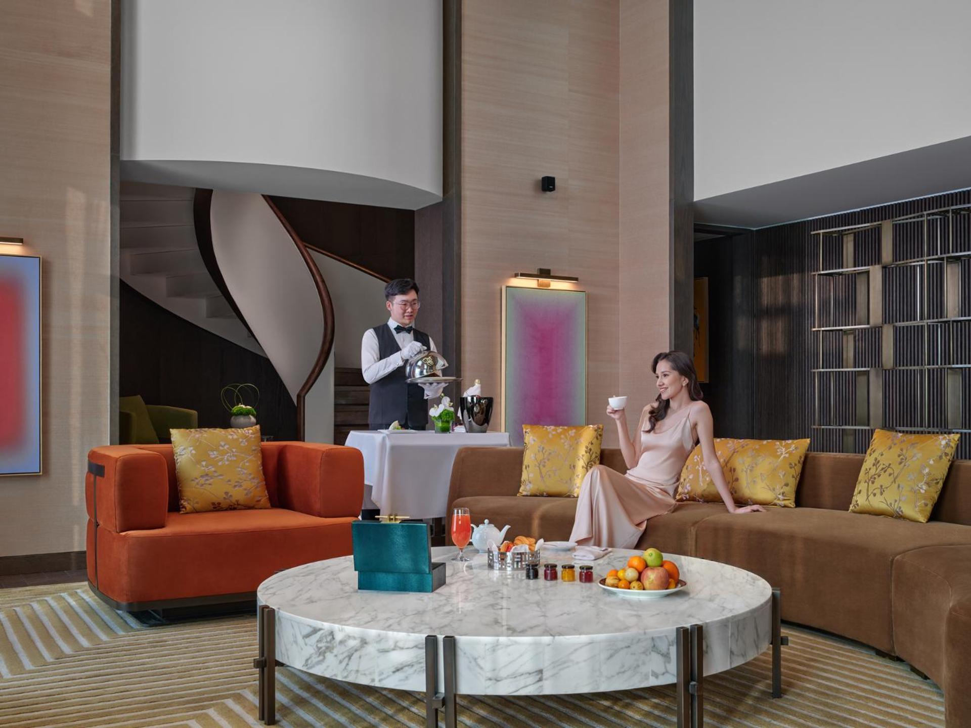 Conrad Urumqi Luaran gambar