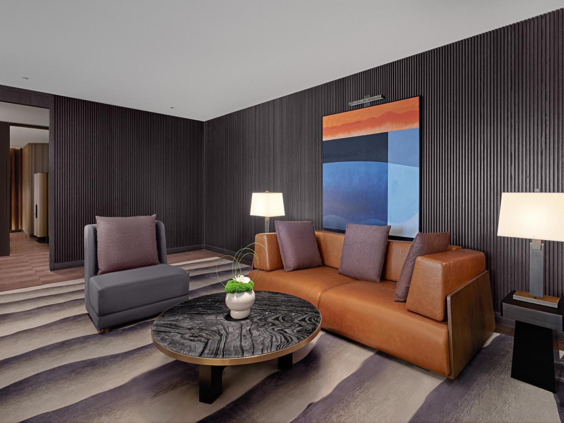 Conrad Urumqi Luaran gambar