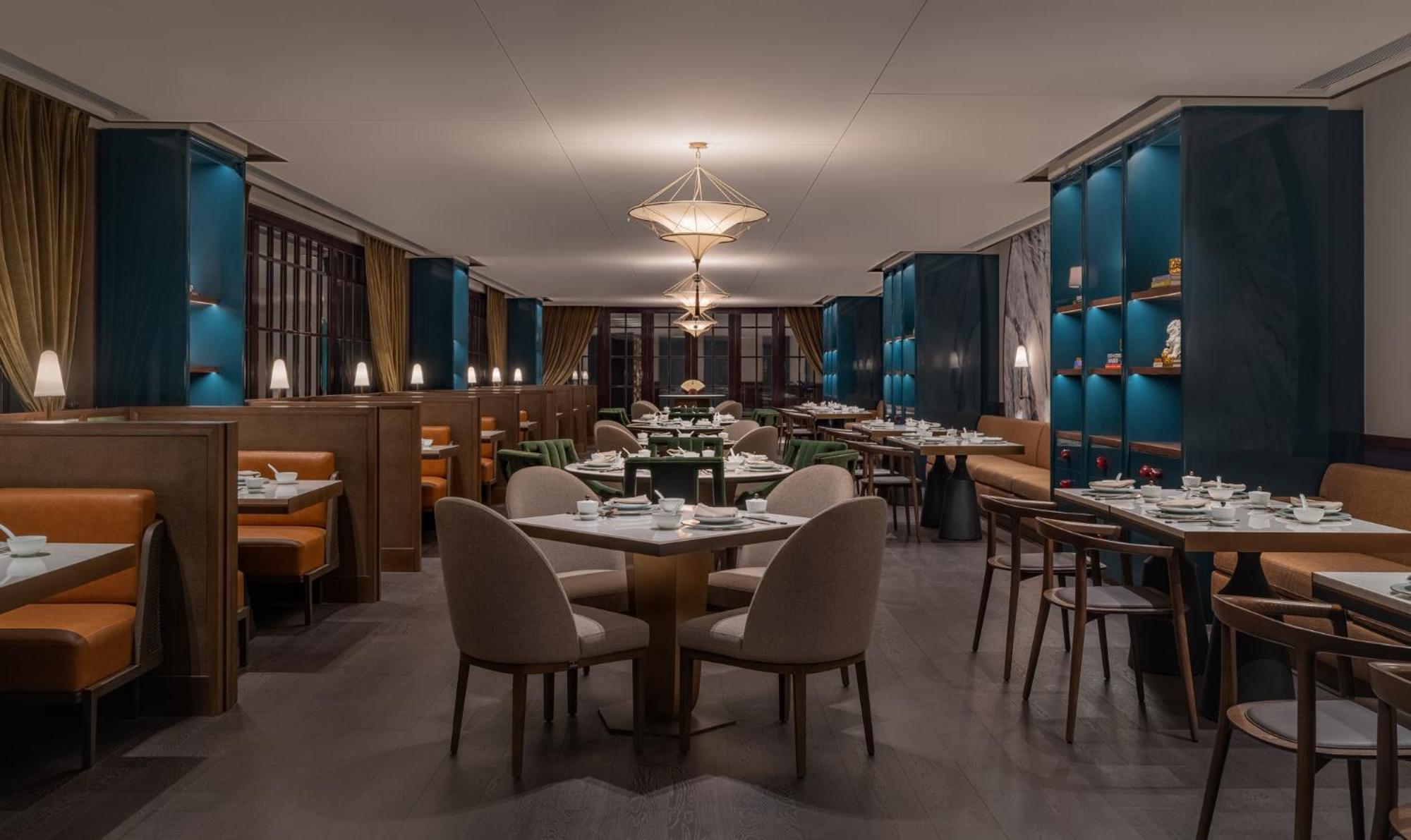 Conrad Urumqi Luaran gambar