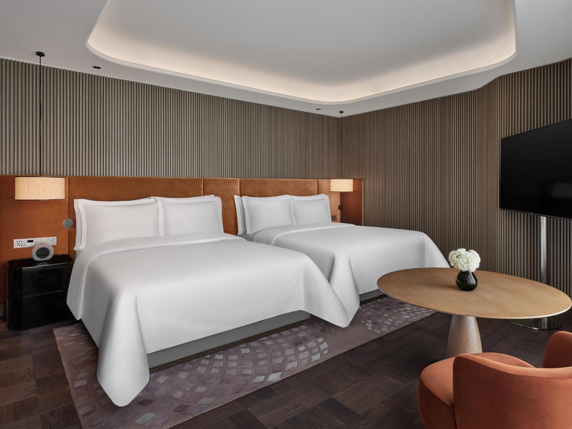 Conrad Urumqi Luaran gambar
