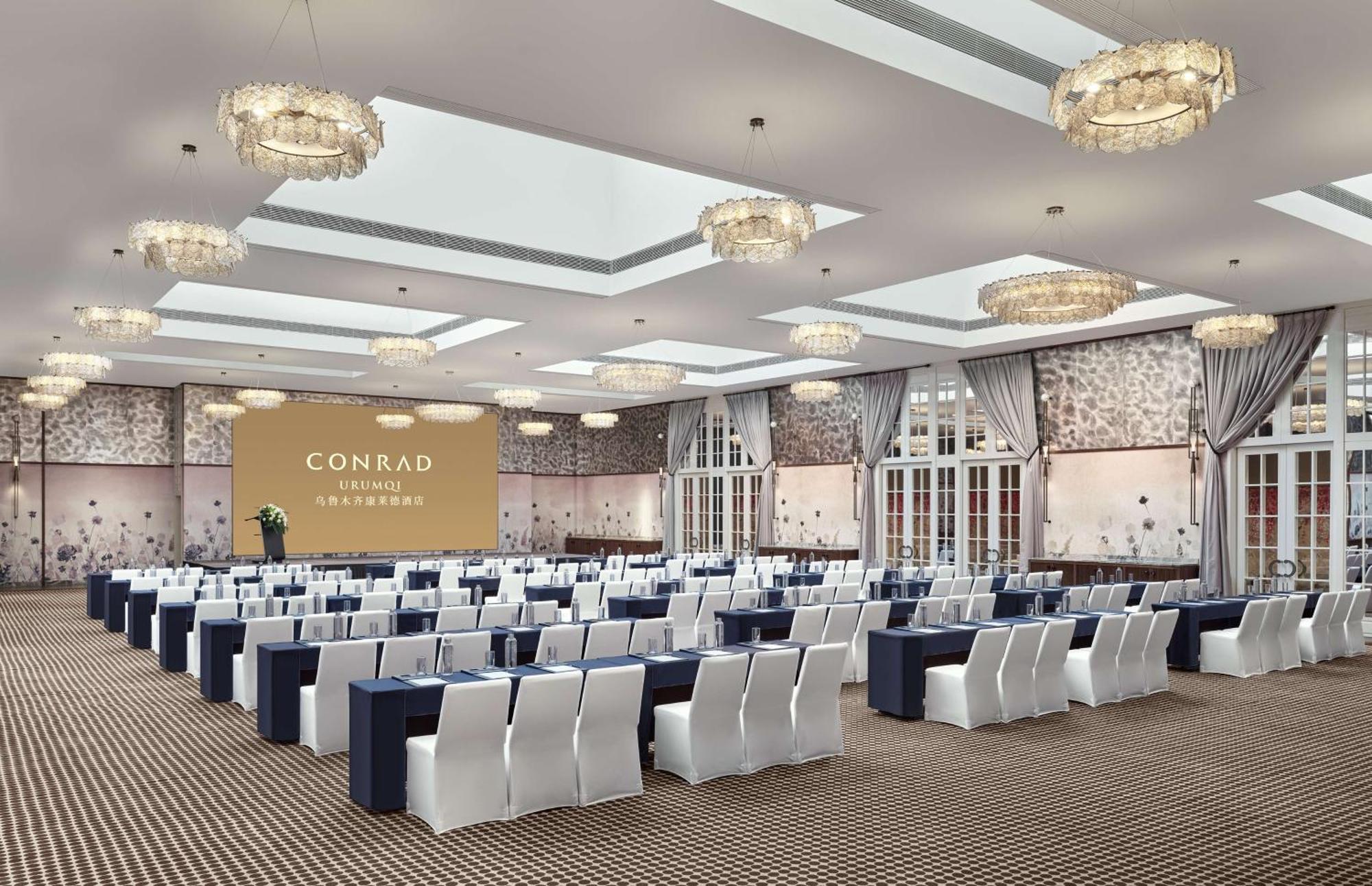 Conrad Urumqi Luaran gambar